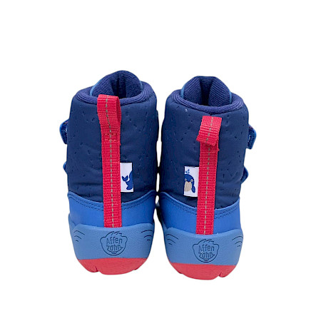 Affenzahn Winterstiefel Vegan Blizzy Wal in Blau und Dunkelblau mit roten Akzenten, kuscheligem Warmfutter, wasserdichter AffenTex-Membran, zwei Klettverschlüssen mit Walmotiv und griffiger... Affenzahn Winterstiefel Vegan Blizzy Wal in Blau und Dunkelblau mit roten Akzenten, kuscheligem Warmfutter, wasserdichter AffenTex-Membran, zwei Klettverschlüssen mit Walmotiv und griffiger...
