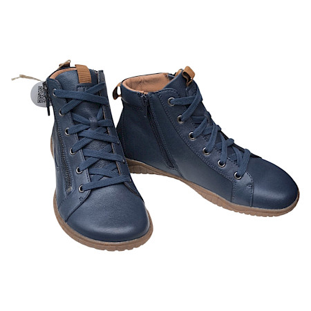 Josef Seibel Wynona 15 Damen-Barfußstiefelette in Jeans Dunkelblau aus Rindsleder mit Weite G, flexibler Gummi-Kork-Sohle, Schnürung und Reißverschluss – bequemer Barfußschuh für Damen bei... Josef Seibel Wynona 15 Damen-Barfußstiefelette in Jeans Dunkelblau aus Rindsleder mit Weite G, flexibler Gummi-Kork-Sohle, Schnürung und Reißverschluss – bequemer Barfußschuh für Damen bei...