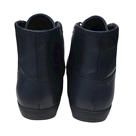 Josef Seibel Naly 09 Damen-Stiefelette in Ocean Dunkelblau aus weichem Schafsleder mit warmer Fütterung, Weite G, Schnürung und flexibler TR-Sohle – bequeme Damen-Stiefelette bei kassedy.de. Josef Seibel Naly 09 Damen-Stiefelette in Ocean Dunkelblau aus weichem Schafsleder mit warmer Fütterung, Weite G, Schnürung und flexibler TR-Sohle – bequeme Damen-Stiefelette bei kassedy.de.