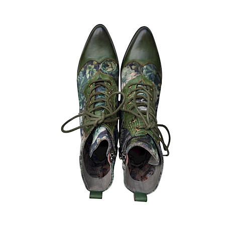 Laura Vita Hicnio 29 Damen-Stiefelette in Kaki und Grün mit floralem Muster, Leder-Textil-Mix, Schnürung, Reißverschluss und 4,5 cm Blockabsatz – außergewöhnliche Laura Vita Stiefelette bei... Laura Vita Hicnio 29 Damen-Stiefelette in Kaki und Grün mit floralem Muster, Leder-Textil-Mix, Schnürung, Reißverschluss und 4,5 cm Blockabsatz – außergewöhnliche Laura Vita Stiefelette bei...