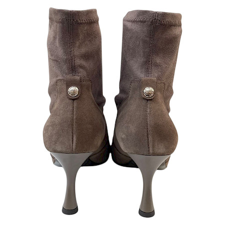 NeroGiardini I514483DE Damen-Stiefelette in Braun/Beige aus Veloursleder mit elastischem Schaft, spitzer Vorderpartie und ca. 6,5 cm Absatz – elegante braune NeroGiardini Stiefelette bei kassedy.de. NeroGiardini I514483DE Damen-Stiefelette in Braun/Beige aus Veloursleder mit elastischem Schaft, spitzer Vorderpartie und ca. 6,5 cm Absatz – elegante braune NeroGiardini Stiefelette bei kassedy.de.
