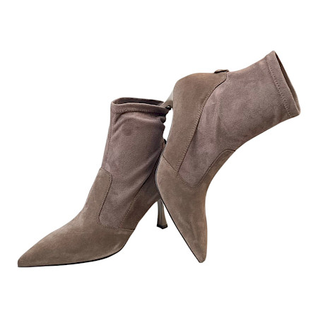 NeroGiardini I514483DE Damen-Stiefelette in Braun/Beige aus Veloursleder mit elastischem Schaft, spitzer Vorderpartie und ca. 6,5 cm Absatz – elegante braune NeroGiardini Stiefelette bei kassedy.de. NeroGiardini I514483DE Damen-Stiefelette in Braun/Beige aus Veloursleder mit elastischem Schaft, spitzer Vorderpartie und ca. 6,5 cm Absatz – elegante braune NeroGiardini Stiefelette bei kassedy.de.