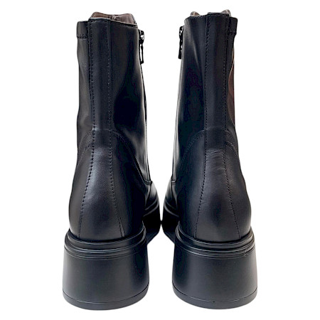 NeroGiardini I618110D Damen-Stiefelette in Schwarz aus echtem Leder mit Lederfutter, seitlichem Reißverschluss und moderner schwarzer Keil-Plateausohle – italienische Leder-Stiefelette bei... NeroGiardini I618110D Damen-Stiefelette in Schwarz aus echtem Leder mit Lederfutter, seitlichem Reißverschluss und moderner schwarzer Keil-Plateausohle – italienische Leder-Stiefelette bei...