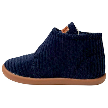 ShoesMe HS26W019-A First-Step-Schuh in Dunkelblau aus weichem Cord mit warmem Futter, herausnehmbarem Fußbett, Klettverschluss und flexibler rutschhemmender Gummisohle – erhältlich bei kassedy.de. ShoesMe HS26W019-A First-Step-Schuh in Dunkelblau aus weichem Cord mit warmem Futter, herausnehmbarem Fußbett, Klettverschluss und flexibler rutschhemmender Gummisohle – erhältlich bei kassedy.de.