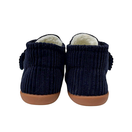 ShoesMe HS26W019-A First-Step-Schuh in Dunkelblau aus weichem Cord mit warmem Futter, herausnehmbarem Fußbett, Klettverschluss und flexibler rutschhemmender Gummisohle – erhältlich bei kassedy.de. ShoesMe HS26W019-A First-Step-Schuh in Dunkelblau aus weichem Cord mit warmem Futter, herausnehmbarem Fußbett, Klettverschluss und flexibler rutschhemmender Gummisohle – erhältlich bei kassedy.de.