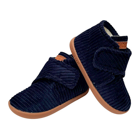 ShoesMe HS26W019-A First-Step-Schuh in Dunkelblau aus weichem Cord mit warmem Futter, herausnehmbarem Fußbett, Klettverschluss und flexibler rutschhemmender Gummisohle – erhältlich bei kassedy.de. ShoesMe HS26W019-A First-Step-Schuh in Dunkelblau aus weichem Cord mit warmem Futter, herausnehmbarem Fußbett, Klettverschluss und flexibler rutschhemmender Gummisohle – erhältlich bei kassedy.de.