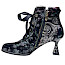 Laura Vita Oliveo 03 Damen-Stiefelette in Dorian mit floralem Muster, Leder-Textil-Mix, Satin-Schnürung, Reißverschluss, Memory-Sohle und ca. 7,5 cm Absatz – extravagante Laura Vita Stiefelette bei kassedy.de. Laura Vita Oliveo 03 Damen-Stiefelette in Dorian mit floralem Muster, Leder-Textil-Mix, Satin-Schnürung, Reißverschluss, Memory-Sohle und ca. 7,5 cm Absatz – extravagante Laura Vita Stiefelette bei kassedy.de.