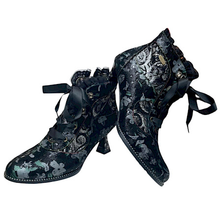 Laura Vita Oliveo 03 Damen-Stiefelette in Dorian mit floralem Muster, Leder-Textil-Mix, Satin-Schnürung, Reißverschluss, Memory-Sohle und ca. 7,5 cm Absatz – extravagante Laura Vita Stiefelette... Laura Vita Oliveo 03 Damen-Stiefelette in Dorian mit floralem Muster, Leder-Textil-Mix, Satin-Schnürung, Reißverschluss, Memory-Sohle und ca. 7,5 cm Absatz – extravagante Laura Vita Stiefelette...