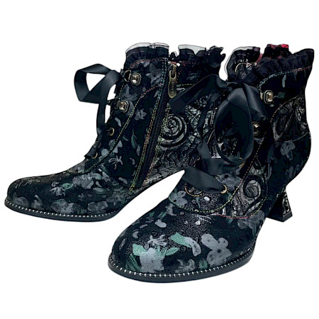 Laura Vita Oliveo 03 Damen-Stiefelette in Dorian mit floralem Muster, Leder-Textil-Mix, Satin-Schnürung, Reißverschluss, Memory-Sohle und ca. 7,5 cm Absatz – extravagante Laura Vita Stiefelette... Laura Vita Oliveo 03 Damen-Stiefelette in Dorian mit floralem Muster, Leder-Textil-Mix, Satin-Schnürung, Reißverschluss, Memory-Sohle und ca. 7,5 cm Absatz – extravagante Laura Vita Stiefelette...