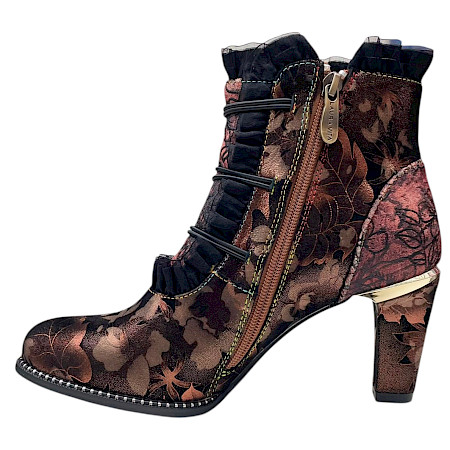 Laura Vita Alcbaneo 130 Damen-Stiefelette in Bronze mit floralem Muster, dekorativen Details, Absatz und seitlichem Reißverschluss – außergewöhnliche Damenstiefelette bei Kassedy. Laura Vita Alcbaneo 130 Damen-Stiefelette in Bronze mit floralem Muster, dekorativen Details, Absatz und seitlichem Reißverschluss – außergewöhnliche Damenstiefelette bei Kassedy.