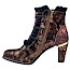 Laura Vita Alcbaneo 130 Damen-Stiefelette in Bronze mit floralem Muster, dekorativen Details, Absatz und seitlichem Reißverschluss – außergewöhnliche Damenstiefelette bei Kassedy. Laura Vita Alcbaneo 130 Damen-Stiefelette in Bronze mit floralem Muster, dekorativen Details, Absatz und seitlichem Reißverschluss – außergewöhnliche Damenstiefelette bei Kassedy.