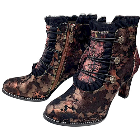 Laura Vita Alcbaneo 130 Damen-Stiefelette in Bronze mit floralem Muster, dekorativen Details, Absatz und seitlichem Reißverschluss – außergewöhnliche Damenstiefelette bei Kassedy. Laura Vita Alcbaneo 130 Damen-Stiefelette in Bronze mit floralem Muster, dekorativen Details, Absatz und seitlichem Reißverschluss – außergewöhnliche Damenstiefelette bei Kassedy.