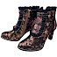 Laura Vita Alcbaneo 130 Damen-Stiefelette in Bronze mit floralem Muster, dekorativen Details, Absatz und seitlichem Reißverschluss – außergewöhnliche Damenstiefelette bei Kassedy. Laura Vita Alcbaneo 130 Damen-Stiefelette in Bronze mit floralem Muster, dekorativen Details, Absatz und seitlichem Reißverschluss – außergewöhnliche Damenstiefelette bei Kassedy.