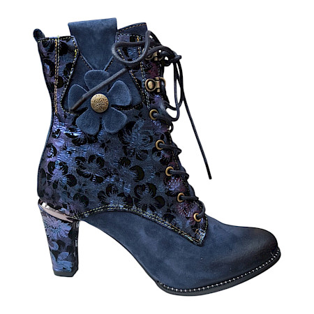 Laura Vita Alcbaneo 141 Damen-Stiefelette in Marine Dunkelblau aus Leder mit floralen Details, Schnürung, seitlichem Reißverschluss, Memory-Fußbett und ca. 8 cm Absatz – außergewöhnliche Laura... Laura Vita Alcbaneo 141 Damen-Stiefelette in Marine Dunkelblau aus Leder mit floralen Details, Schnürung, seitlichem Reißverschluss, Memory-Fußbett und ca. 8 cm Absatz – außergewöhnliche Laura...