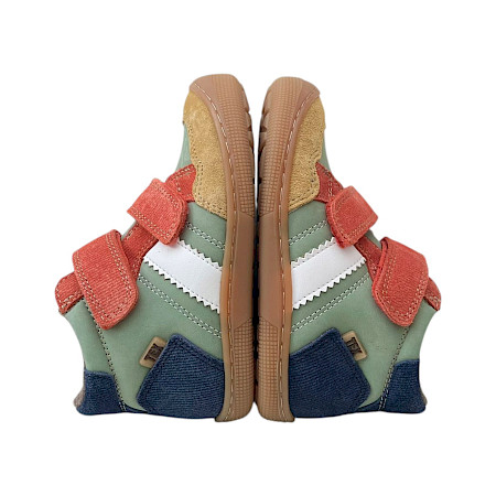 KOEL 07T063.305-360 Kinder-Boot in Olive mit hellblauen und taupefarbenen Details, Nubukleder, wasserdichter Ausstattung, zwei Klettverschlüssen und herausnehmbarer Einlegesohle – Kinderschuh für... KOEL 07T063.305-360 Kinder-Boot in Olive mit hellblauen und taupefarbenen Details, Nubukleder, wasserdichter Ausstattung, zwei Klettverschlüssen und herausnehmbarer Einlegesohle – Kinderschuh für...