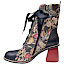 Laura Vita EVCAO 01 Damen-Leder-Stiefelette in Charbon mit floralem Multicolor-Muster, Schmetterlings- und Libellenmotiven, schwarzen Satinbändern, Reißverschluss und 7 cm Blockabsatz – außergewöhnliche Laura Vita Stiefelette bei kassedy.de.