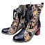 Laura Vita EVCAO 01 Damen-Leder-Stiefelette in Charbon mit floralem Multicolor-Muster, Schmetterlings- und Libellenmotiven, schwarzen Satinbändern, Reißverschluss und 7 cm Blockabsatz – außergewöhnliche Laura Vita Stiefelette bei kassedy.de.