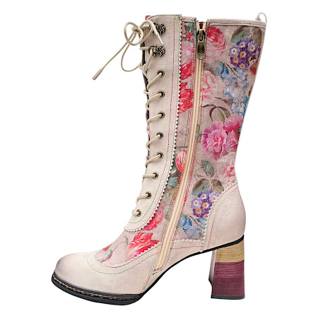 Laura Vita Idcano 07 Damenstiefel in Beige mit floralem Muster, Schnürung, seitlichem Reißverschluss und ca. 5 cm Absatz. Laura Vita Idcano 07 Damenstiefel in Beige mit floralem Muster, Schnürung, seitlichem Reißverschluss und ca. 5 cm Absatz.