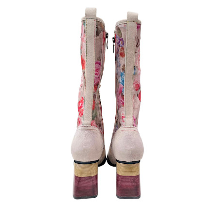 Laura Vita Idcano 07 Damenstiefel in Beige mit floralem Muster, Schnürung, seitlichem Reißverschluss und ca. 5 cm Absatz. Laura Vita Idcano 07 Damenstiefel in Beige mit floralem Muster, Schnürung, seitlichem Reißverschluss und ca. 5 cm Absatz.