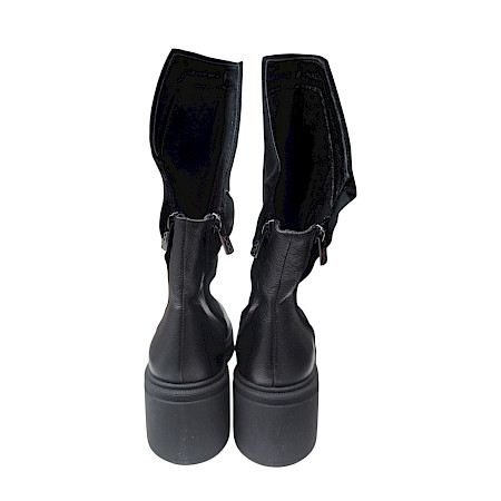 ?? AGA 2575/1269/19 Boots in Schwarz – clean, markant & richtig modern Der AGA 2575/1269/19 in Schwarz ist ein Boot, der durch seine klare Form sofort auffällt. ?✨ Keine wilden Farben, keine... ?? AGA 2575/1269/19 Boots in Schwarz – clean, markant & richtig modern Der AGA 2575/1269/19 in Schwarz ist ein Boot, der durch seine klare Form sofort auffällt. ?✨ Keine wilden Farben, keine...