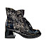 AGA 9276/272/3427 Damen-Stiefelette in Schwarz-Silber aus Leder mit Lackfinish, gemusterten Einsätzen, breiter Schnürung, leichtem Plateau und bequemem ca. 3,5–4 cm Absatz – erhältlich bei kassedy.de. AGA 9276/272/3427 Damen-Stiefelette in Schwarz-Silber aus Leder mit Lackfinish, gemusterten Einsätzen, breiter Schnürung, leichtem Plateau und bequemem ca. 3,5–4 cm Absatz – erhältlich bei kassedy.de.