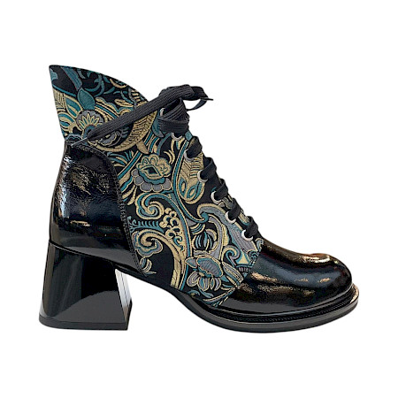AGA 9276/272/3971 Damen-Stiefelette in Schwarz-Türkis aus Leder mit Lackfinish, ornamentalem Einsatz in Türkis und Gold, breiter Schnürung, leichtem Plateau und bequemem ca. 3,5–4 cm Absatz –... AGA 9276/272/3971 Damen-Stiefelette in Schwarz-Türkis aus Leder mit Lackfinish, ornamentalem Einsatz in Türkis und Gold, breiter Schnürung, leichtem Plateau und bequemem ca. 3,5–4 cm Absatz –...