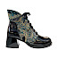 AGA 9276/272/3971 Damen-Stiefelette in Schwarz-Türkis aus Leder mit Lackfinish, ornamentalem Einsatz in Türkis und Gold, breiter Schnürung, leichtem Plateau und bequemem ca. 3,5–4 cm Absatz – erhältlich bei kassedy.de. AGA 9276/272/3971 Damen-Stiefelette in Schwarz-Türkis aus Leder mit Lackfinish, ornamentalem Einsatz in Türkis und Gold, breiter Schnürung, leichtem Plateau und bequemem ca. 3,5–4 cm Absatz – erhältlich bei kassedy.de.
