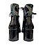 AGA 9276/272/3971 Damen-Stiefelette in Schwarz-Türkis aus Leder mit Lackfinish, ornamentalem Einsatz in Türkis und Gold, breiter Schnürung, leichtem Plateau und bequemem ca. 3,5–4 cm Absatz – erhältlich bei kassedy.de. AGA 9276/272/3971 Damen-Stiefelette in Schwarz-Türkis aus Leder mit Lackfinish, ornamentalem Einsatz in Türkis und Gold, breiter Schnürung, leichtem Plateau und bequemem ca. 3,5–4 cm Absatz – erhältlich bei kassedy.de.