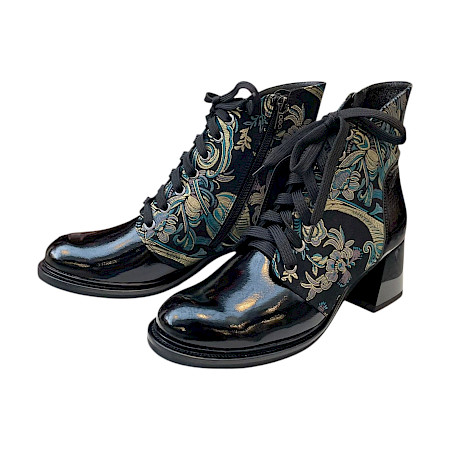 AGA 9276/272/3971 Damen-Stiefelette in Schwarz-Türkis aus Leder mit Lackfinish, ornamentalem Einsatz in Türkis und Gold, breiter Schnürung, leichtem Plateau und bequemem ca. 3,5–4 cm Absatz –... AGA 9276/272/3971 Damen-Stiefelette in Schwarz-Türkis aus Leder mit Lackfinish, ornamentalem Einsatz in Türkis und Gold, breiter Schnürung, leichtem Plateau und bequemem ca. 3,5–4 cm Absatz –...
