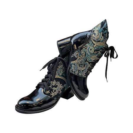 AGA 9276/272/3971 Damen-Stiefelette in Schwarz-Türkis aus Leder mit Lackfinish, ornamentalem Einsatz in Türkis und Gold, breiter Schnürung, leichtem Plateau und bequemem ca. 3,5–4 cm Absatz –... AGA 9276/272/3971 Damen-Stiefelette in Schwarz-Türkis aus Leder mit Lackfinish, ornamentalem Einsatz in Türkis und Gold, breiter Schnürung, leichtem Plateau und bequemem ca. 3,5–4 cm Absatz –...
