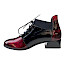 AGA 8559/3098/272 Damen-Stiefelette in Schwarz-Rot mit glänzender Lackoptik, flexiblem Stretch-Einsatz und feiner Schnürung – eleganter femininer Schuh aus polnischer Fertigung bei kassedy.de.