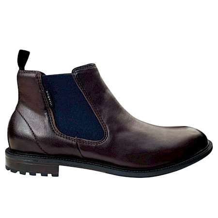 TT.BAGATT AOA Chelsea Boot in Mid-Brown aus braunem Echtleder mit dunkelblauen Elastikeinsätzen, Zuglasche und flachem Absatz – klassischer brauner Leder-Chelsea-Boot bei kassedy.de. TT.BAGATT AOA Chelsea Boot in Mid-Brown aus braunem Echtleder mit dunkelblauen Elastikeinsätzen, Zuglasche und flachem Absatz – klassischer brauner Leder-Chelsea-Boot bei kassedy.de.