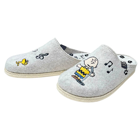Tony Pons Snoopy Hausschuhe in Milk mit Snoopy-, Woodstock- und Peanuts-Motiven. Kuschelweiche helle Pantoffeln mit herausnehmbarer Innensohle und bequemer Passform – gemütliche Snoopy Hausschuhe... Tony Pons Snoopy Hausschuhe in Milk mit Snoopy-, Woodstock- und Peanuts-Motiven. Kuschelweiche helle Pantoffeln mit herausnehmbarer Innensohle und bequemer Passform – gemütliche Snoopy Hausschuhe...
