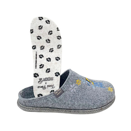 Tony Pons Snoopy Hausschuhe in Gris Grau mit Snoopy- und Woodstock-Motiven. Kuschelweiche graue Pantoffeln mit herausnehmbarer Einlegesohle und normaler Passform – gemütliche Peanuts Hausschuhe... Tony Pons Snoopy Hausschuhe in Gris Grau mit Snoopy- und Woodstock-Motiven. Kuschelweiche graue Pantoffeln mit herausnehmbarer Einlegesohle und normaler Passform – gemütliche Peanuts Hausschuhe...