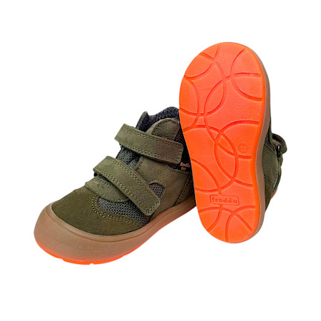 Froddo G2110152-1 OLLIE LUMI TEX Kinder-Übergangsschuh in Olive mit zwei Klettverschlüssen, FroddoTEX-Membran, herausnehmbarer Einlegesohle und flexibler orangefarbener Laufsohle. Froddo G2110152-1 OLLIE LUMI TEX Kinder-Übergangsschuh in Olive mit zwei Klettverschlüssen, FroddoTEX-Membran, herausnehmbarer Einlegesohle und flexibler orangefarbener Laufsohle.