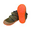 Froddo G2110152-1 OLLIE LUMI TEX Kinder-Übergangsschuh in Olive mit zwei Klettverschlüssen, FroddoTEX-Membran, herausnehmbarer Einlegesohle und flexibler orangefarbener Laufsohle.
