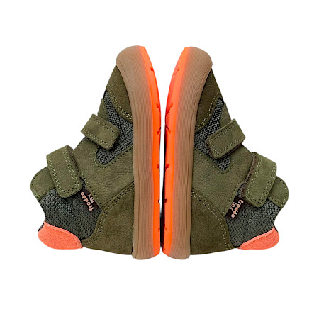 Froddo G2110152-1 OLLIE LUMI TEX Kinder-Übergangsschuh in Olive mit zwei Klettverschlüssen, FroddoTEX-Membran, herausnehmbarer Einlegesohle und flexibler orangefarbener Laufsohle. Froddo G2110152-1 OLLIE LUMI TEX Kinder-Übergangsschuh in Olive mit zwei Klettverschlüssen, FroddoTEX-Membran, herausnehmbarer Einlegesohle und flexibler orangefarbener Laufsohle.