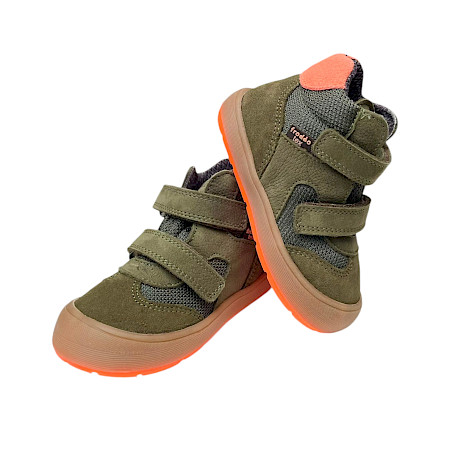 Froddo G2110152-1 OLLIE LUMI TEX Kinder-Übergangsschuh in Olive mit zwei Klettverschlüssen, FroddoTEX-Membran, herausnehmbarer Einlegesohle und flexibler orangefarbener Laufsohle. Froddo G2110152-1 OLLIE LUMI TEX Kinder-Übergangsschuh in Olive mit zwei Klettverschlüssen, FroddoTEX-Membran, herausnehmbarer Einlegesohle und flexibler orangefarbener Laufsohle.