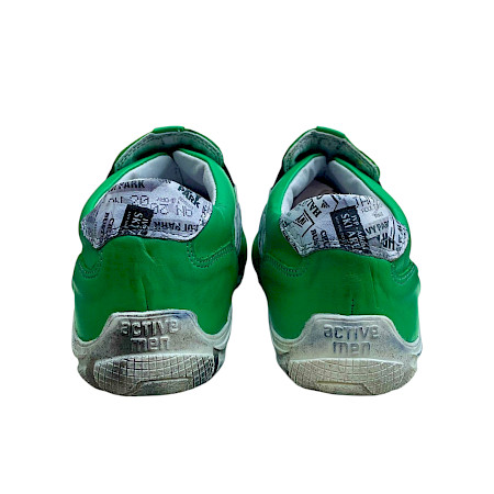Kristofer 215 Slipper grün schrift 62f Damen Slipper Leder leichter Schuh grüner Freizeitschuh modischer Slipper elastische Bänder außergewöhnliches Design kassedy.de Kristofer 215 Slipper grün schrift 62f Damen Slipper Leder leichter Schuh grüner Freizeitschuh modischer Slipper elastische Bänder außergewöhnliches Design kassedy.de