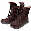 ?❄️ Artiker 59C1148 Leder-Boots – kuschelig warm & wunderschön in Braun Der Artiker 59C1148 ist genau so ein Winterboot, bei dem man schon beim Anschauen warme Füße bekommt. ?? Das satte Dunkelbraun, das weiche Veloursleder und das sichtbar flauschige Futter ergeben zusammen einen wunderbar gemütlichen Look – und trotzdem wirkt der Boot modern und nicht schwerfällig. Besonders hübsch ist die Schnürung mit breiten Bändern und den großen runden Ösen. Sie macht aus dem funktionalen Winterboot einen echten Hingucker. Praktisch im Alltag: Zusätzlich zur Schnürung gibt es einen seitlichen Reißverschluss, sodass man nicht jedes Mal komplett neu schnüren muss. ?✨ ❄️ Echtes Leder, warmes Futter & kräftige Sohle Beim Material bestätigt sich der hochwertige Eindruck: Für den 59C1148 Brown werden Naturleder und Veloursleder als Obermaterial angegeben. Innen ist der Boot warm mit Fell gefüttert und besitzt ebenfalls eine weiche, warme Einlegesohle. Auch die Sohle passt perfekt zur kalten Jahreszeit. Sie ist kräftig gearbeitet und deutlich profiliert. Laut Händler liegt die Sohlendicke bei etwa 3 cm, die Gesamthöhe des Schuhs bei ungefähr 23 cm und die Absatzhöhe bei rund 4 cm. Angeboten wird das Modell in den Größen 36 bis 41. Was ich besonders schön finde: Trotz des warmen Winter-Looks bleibt alles Ton in Ton. Braun, Dunkelbraun und die dezenten dunkleren Sohlenpartien harmonieren wunderbar miteinander. Das macht ihn perfekt zu Jeans, Leggings, Strickkleid oder einer gemütlichen Winterjacke. ?❄️? Details auf einen Blick: Artiker 59C1148 · Braun ? · Damen-Lederboot · Naturleder und Veloursleder · warm gefüttert · weiche Einlegesohle · Schnürung mit dekorativen Bändern · zusätzlicher Reißverschluss · kräftige profilierte Sohle · Sohle ca. 3 cm · Absatz ca. 4 cm · Gesamthöhe ca. 23 cm · Größen 36–41. ? Den Artiker 59C1148 bekommt ihr bei uns auf kassedy.de und natürlich direkt bei uns in Oldenburg. ??❄️ Ein richtig schöner Begleiter für alle, die im Winter Wärme, Leder und einen besonderen Look miteinander verbinden möchten.