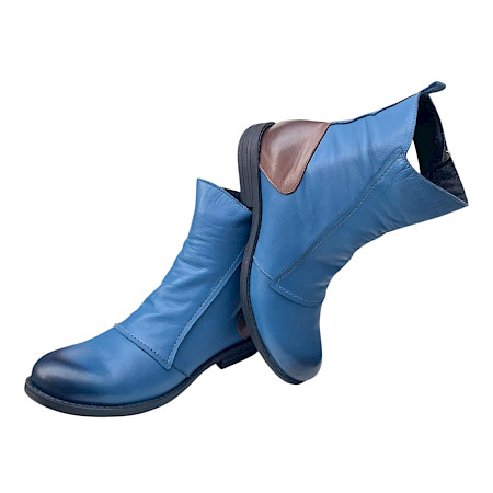 Artiker 59C2605 Damen-Stiefelette in Blau aus echtem Leder mit braunen Kontrastdetails, warmem Futter, seitlichem Reißverschluss und niedrigem 2,5 cm Blockabsatz – blaue Leder-Stiefelette bei... Artiker 59C2605 Damen-Stiefelette in Blau aus echtem Leder mit braunen Kontrastdetails, warmem Futter, seitlichem Reißverschluss und niedrigem 2,5 cm Blockabsatz – blaue Leder-Stiefelette bei...