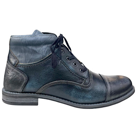 Krisbut 6922 Herren-Boot in Schwarz/Blau mit markanter Lederoptik, schwarzer Schnürung, seitlichem Reißverschluss, herausnehmbarer und austauschbarer Einlegesohle sowie flacher Laufsohle –... Krisbut 6922 Herren-Boot in Schwarz/Blau mit markanter Lederoptik, schwarzer Schnürung, seitlichem Reißverschluss, herausnehmbarer und austauschbarer Einlegesohle sowie flacher Laufsohle –...