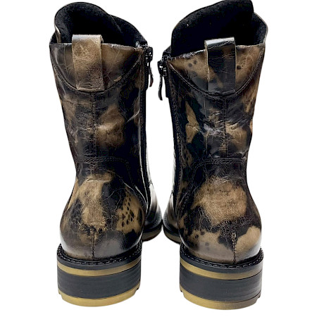 Simen 8584A Damen-Stiefelette in Beige-Schwarz mit außergewöhnlicher Struktur, Schnürung, seitlichem Reißverschluss, dekorativer Schnalle und kleinem Blockabsatz – erhältlich bei kassedy.de. Simen 8584A Damen-Stiefelette in Beige-Schwarz mit außergewöhnlicher Struktur, Schnürung, seitlichem Reißverschluss, dekorativer Schnalle und kleinem Blockabsatz – erhältlich bei kassedy.de.