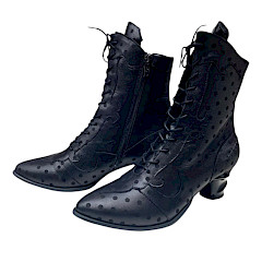 Simen 8550A Damen-Stiefelette in Schwarz mit eleganter Spitze, weiter Passform, Schnürung und Innenreißverschluss, austauschbarer Einlegesohle und außergewöhnlichem ca. 3–3,5 cm Absatz – federleicht und bequem, erhältlich bei kassedy.de. ?✨?
