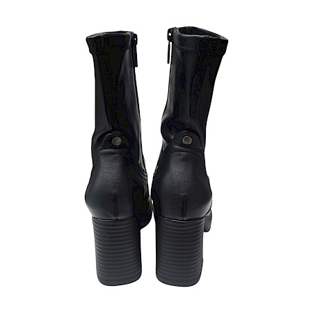 2GO 8237501 Damen-Stiefelette in Schwarz mit markantem Blockabsatz, Plateau, höherem Schaft und seitlichem Reißverschluss – moderne schwarze Damen-Stiefelette bei kassedy.de. 2GO 8237501 Damen-Stiefelette in Schwarz mit markantem Blockabsatz, Plateau, höherem Schaft und seitlichem Reißverschluss – moderne schwarze Damen-Stiefelette bei kassedy.de.