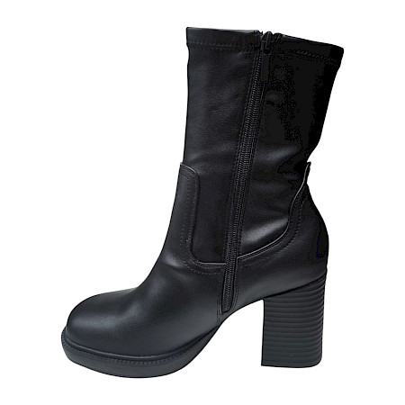 2GO 8237501 Damen-Stiefelette in Schwarz mit markantem Blockabsatz, Plateau, höherem Schaft und seitlichem Reißverschluss – moderne schwarze Damen-Stiefelette bei kassedy.de. 2GO 8237501 Damen-Stiefelette in Schwarz mit markantem Blockabsatz, Plateau, höherem Schaft und seitlichem Reißverschluss – moderne schwarze Damen-Stiefelette bei kassedy.de.