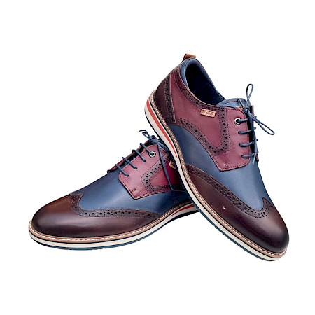 Pikolinos M1T-4191C1 Herren-Schnürschuh in Olmo mit dunkelblauen, bordeauxroten und braunen Lederpartien sowie klassischen Brogue-Verzierungen. Bequemer, leichter Herren-Lederschuh mit... Pikolinos M1T-4191C1 Herren-Schnürschuh in Olmo mit dunkelblauen, bordeauxroten und braunen Lederpartien sowie klassischen Brogue-Verzierungen. Bequemer, leichter Herren-Lederschuh mit...