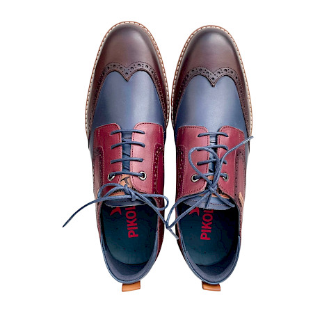Pikolinos M1T-4191C1 Herren-Schnürschuh in Olmo mit dunkelblauen, bordeauxroten und braunen Lederpartien sowie klassischen Brogue-Verzierungen. Bequemer, leichter Herren-Lederschuh mit... Pikolinos M1T-4191C1 Herren-Schnürschuh in Olmo mit dunkelblauen, bordeauxroten und braunen Lederpartien sowie klassischen Brogue-Verzierungen. Bequemer, leichter Herren-Lederschuh mit...
