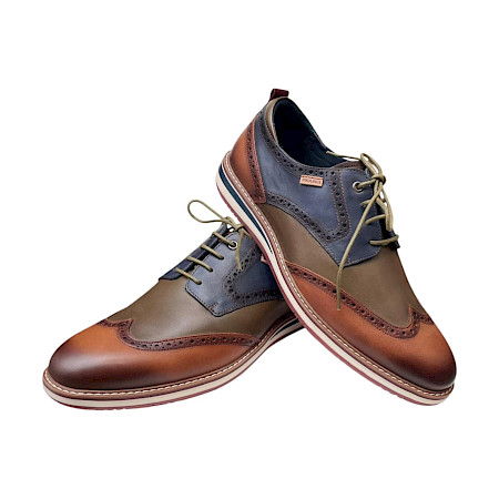 Pikolinos Ávila M1T-4191C1 Herren-Schnürschuh in Brandy mit hochwertigem Rindsleder, Brogue-Details, breiterer Passform und herausnehmbarer gepolsterter Einlegesohle – erhältlich bei kassedy.de. Pikolinos Ávila M1T-4191C1 Herren-Schnürschuh in Brandy mit hochwertigem Rindsleder, Brogue-Details, breiterer Passform und herausnehmbarer gepolsterter Einlegesohle – erhältlich bei kassedy.de.
