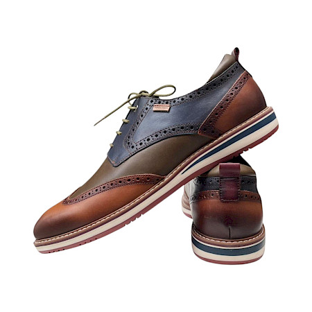 Pikolinos Ávila M1T-4191C1 Herren-Schnürschuh in Brandy mit hochwertigem Rindsleder, Brogue-Details, breiterer Passform und herausnehmbarer gepolsterter Einlegesohle – erhältlich bei kassedy.de. Pikolinos Ávila M1T-4191C1 Herren-Schnürschuh in Brandy mit hochwertigem Rindsleder, Brogue-Details, breiterer Passform und herausnehmbarer gepolsterter Einlegesohle – erhältlich bei kassedy.de.